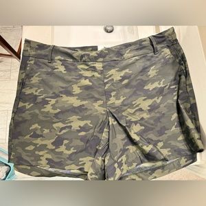 Spanx 6 inch inseam Camo‎ shorts -size XXL